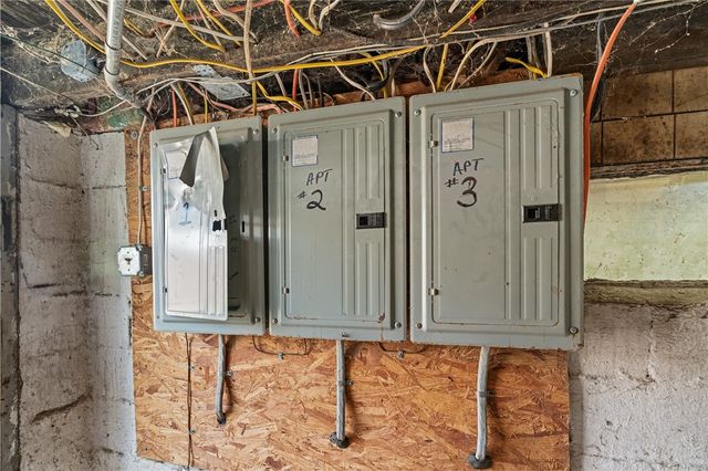 1302 Irwin St, Aliquippa, PA 15001