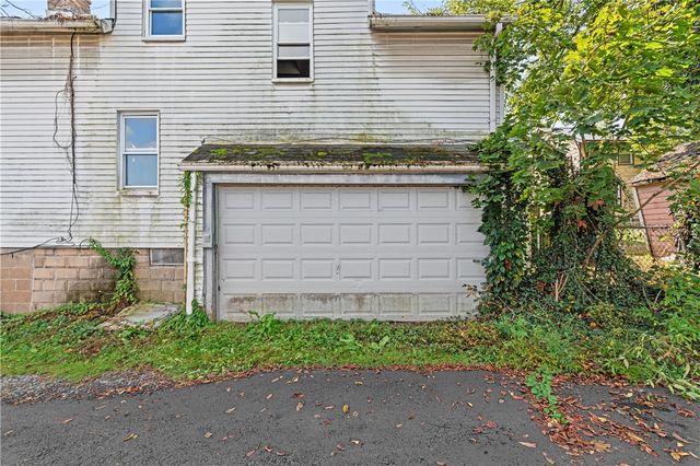 1302 Irwin St, Aliquippa, PA 15001