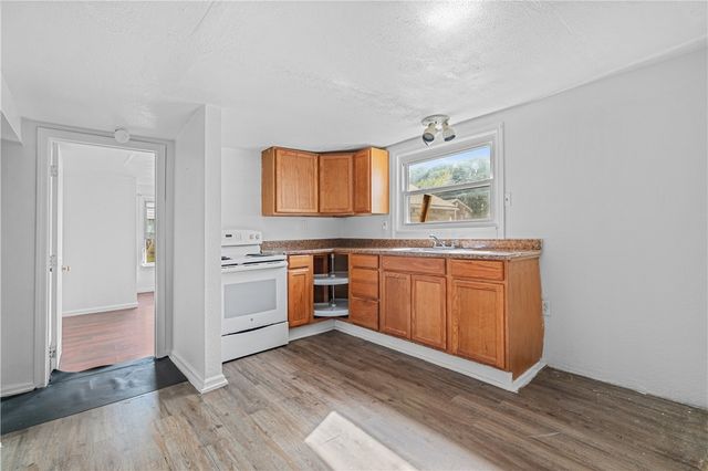 1302 Irwin St, Aliquippa, PA 15001