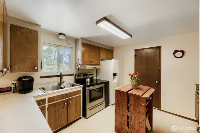 24119 78th Place W, Edmonds, WA 98026