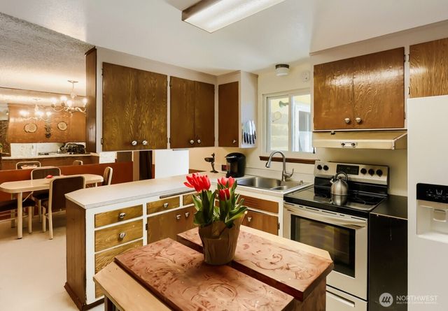 24119 78th Place W, Edmonds, WA 98026