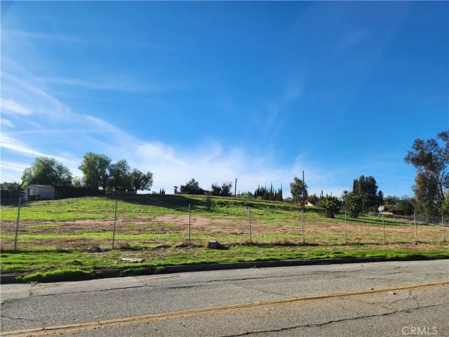4998 Bushnell, Riverside, CA 92505