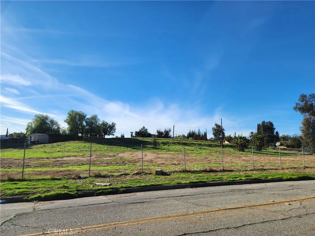4998 Bushnell, Riverside, CA 92505