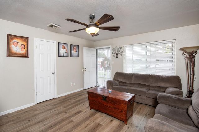 505 Thames Ct, Modesto, CA 95354