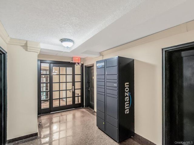 2102 Holland Avenue 1E, Bronx, NY 10462