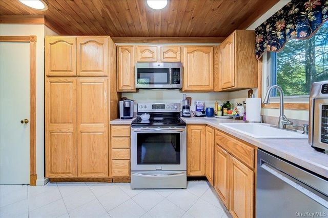 142 N Emerald Drive, Rock Hill, NY 12775