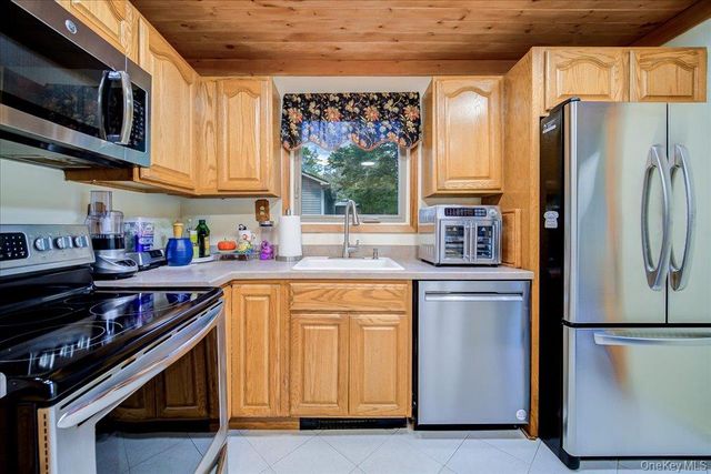 142 N Emerald Drive, Rock Hill, NY 12775