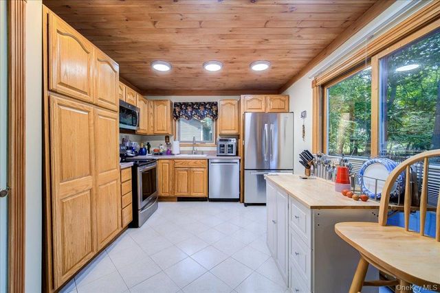 142 N Emerald Drive, Rock Hill, NY 12775