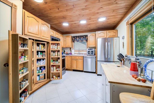 142 N Emerald Drive, Rock Hill, NY 12775