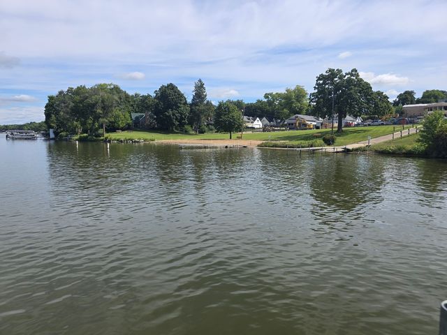 3821 E Wonder Lake Road, Wonder Lake, IL 60097