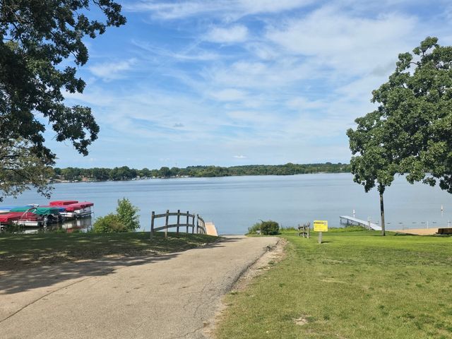 3821 E Wonder Lake Road, Wonder Lake, IL 60097