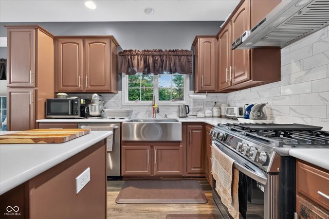 8642 Black Stone Xing, Avon, IN 46123
