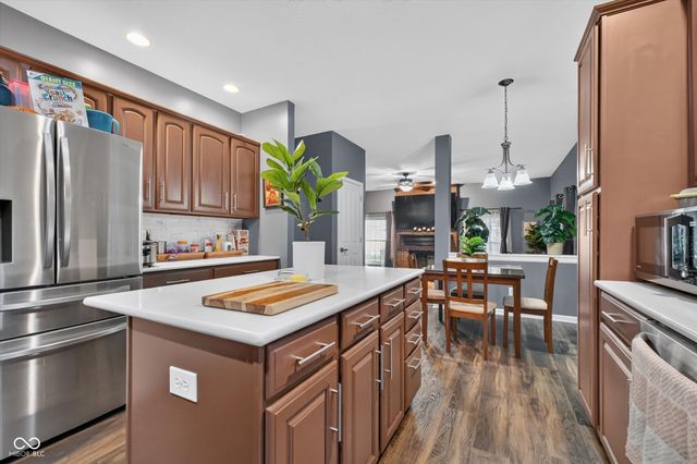 8642 Black Stone Xing, Avon, IN 46123