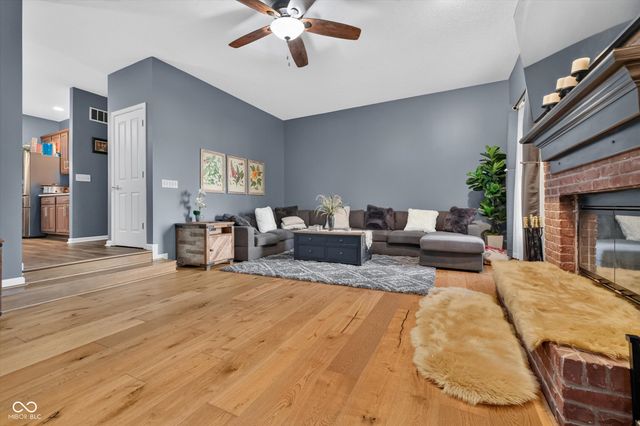 8642 Black Stone Xing, Avon, IN 46123