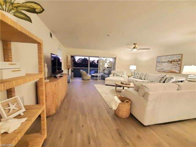 1051 Eastham Way Apt 204, Naples, FL 34104