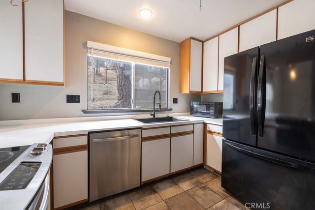 39075 Rim Of The World, Fawnskin, CA 92333