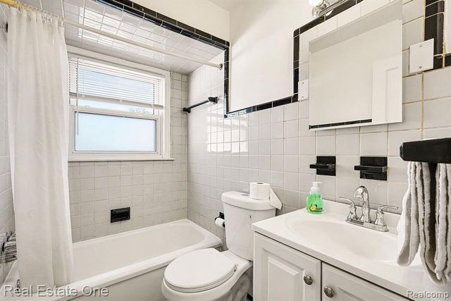 23328 Lexington Avenue, Eastpointe, MI 48021