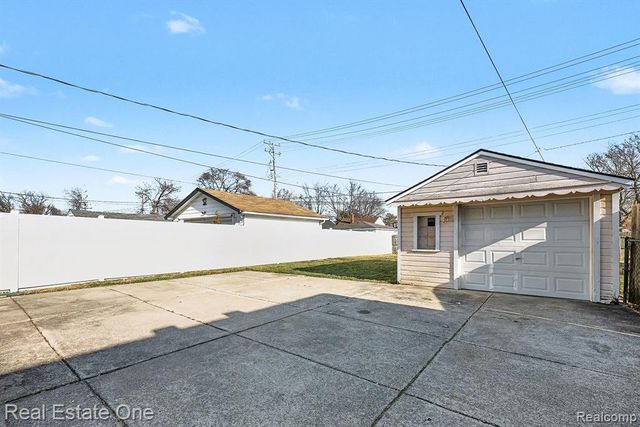 23328 Lexington Avenue, Eastpointe, MI 48021