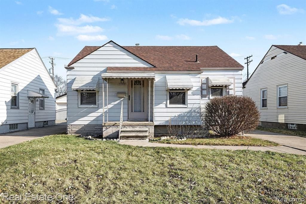 23328 Lexington Avenue, Eastpointe, MI 48021