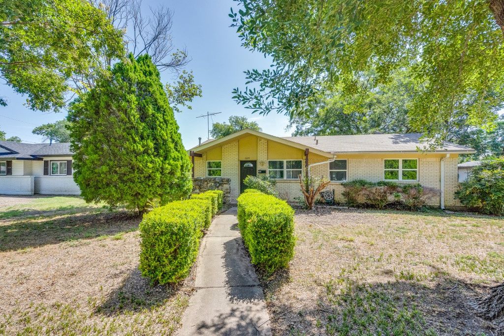 1620 Debbie Drive, Plano, TX 75074