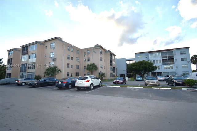 2850 Somerset Dr 414L, Lauderdale Lakes, FL 33311