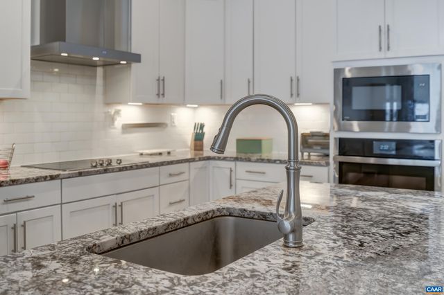 821 HEATHFIELD LN, Crozet, VA 22932