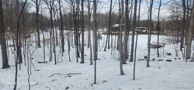 001 Driftwood Drive, Fenton, MI 48430