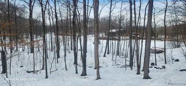 001 Driftwood Drive, Fenton, MI 48430