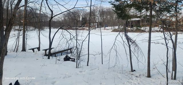 001 Driftwood Drive, Fenton, MI 48430