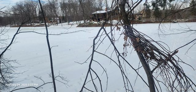 001 Driftwood Drive, Fenton, MI 48430