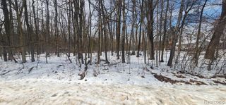 001 Driftwood Drive, Fenton, MI 48430