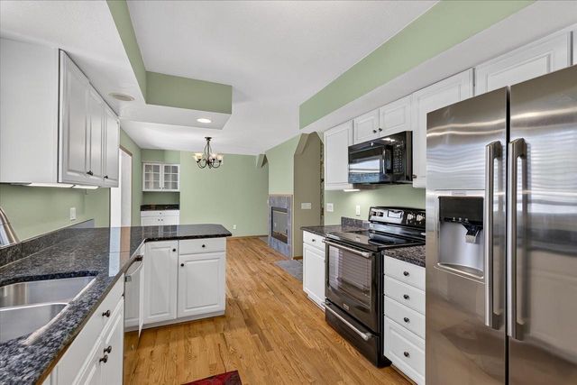 888 Chalfont Drive, Sun Prairie, WI 53590