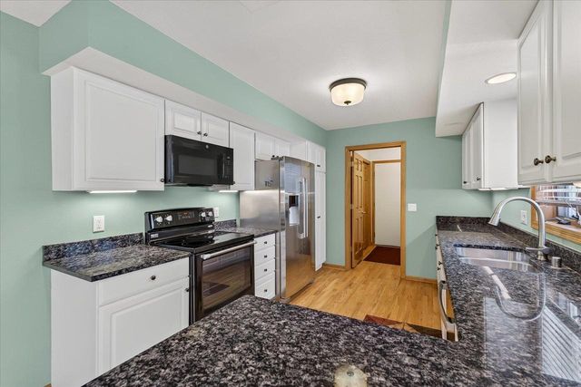 888 Chalfont Drive, Sun Prairie, WI 53590