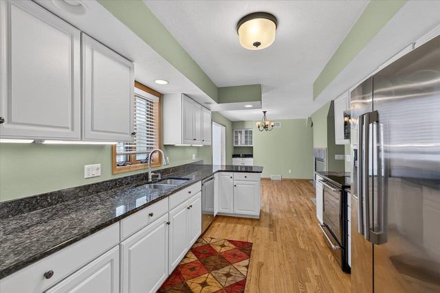 888 Chalfont Drive, Sun Prairie, WI 53590