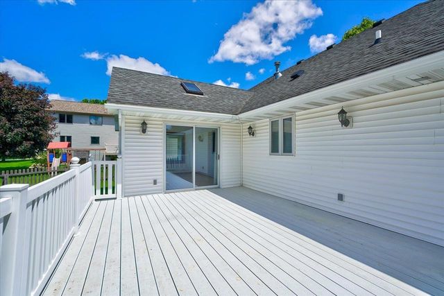 888 Chalfont Drive, Sun Prairie, WI 53590