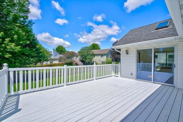 888 Chalfont Drive, Sun Prairie, WI 53590