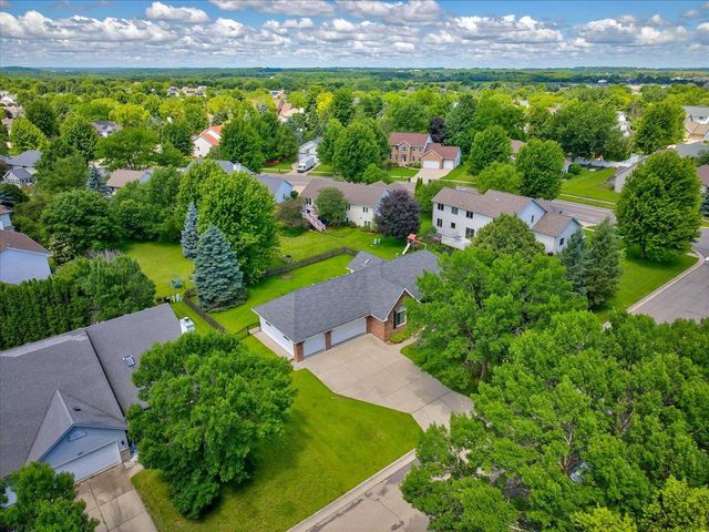 888 Chalfont Drive, Sun Prairie, WI 53590