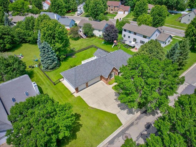 888 Chalfont Drive, Sun Prairie, WI 53590