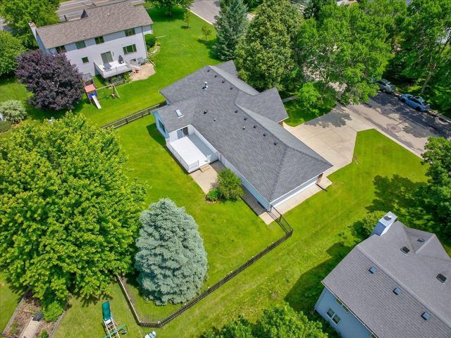 888 Chalfont Drive, Sun Prairie, WI 53590