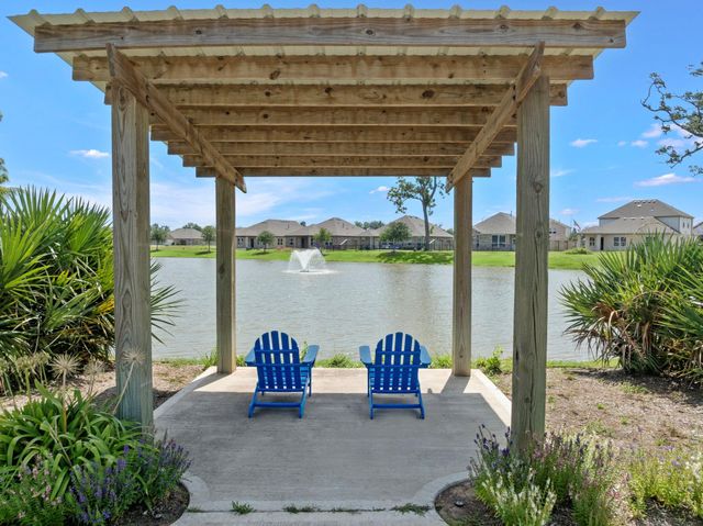 126 Water Grass Trail, Clute, TX 77531