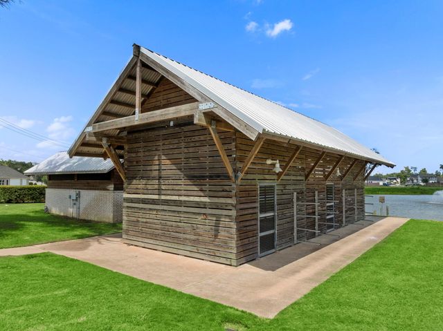 126 Water Grass Trail, Clute, TX 77531