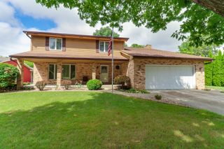 1005 S Hershey Road, Bloomington, IL 61704