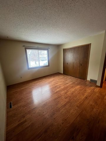 1917 Gunflint Trail N, Brooklyn Park, MN 55444