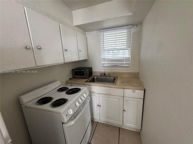 921 N 17th Court 925, Hollywood, FL 33020