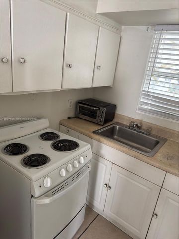 921 N 17th Court 925, Hollywood, FL 33020