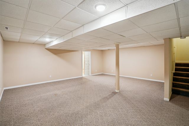 805 NE 4th Street, Earlham, IA 50072