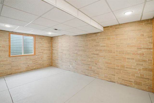 805 NE 4th Street, Earlham, IA 50072