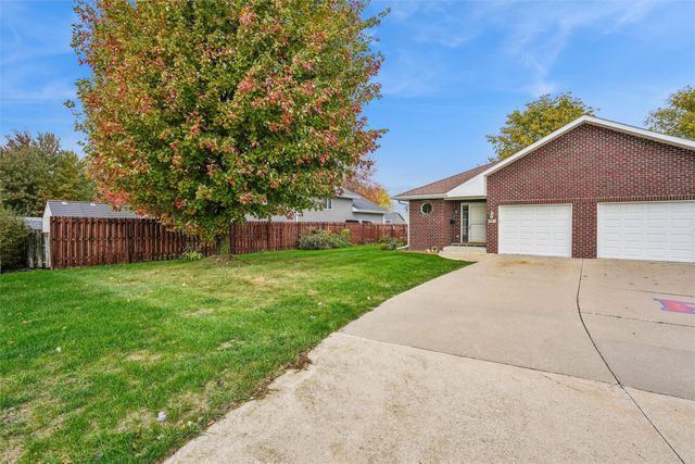 805 NE 4th Street, Earlham, IA 50072