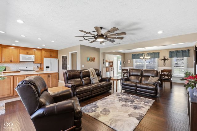 1066 Elmwood Circle, Noblesville, IN 46062