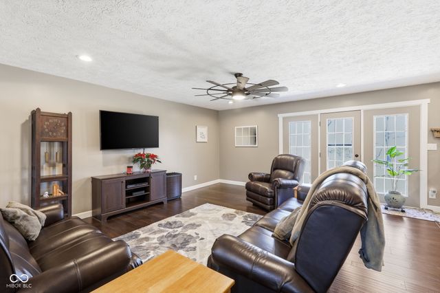 1066 Elmwood Circle, Noblesville, IN 46062